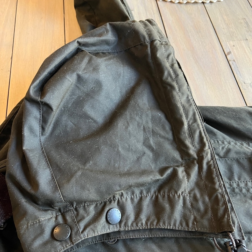 Barbour Beadnell Olive Jacket w/ Hood - Picture 6 of 11